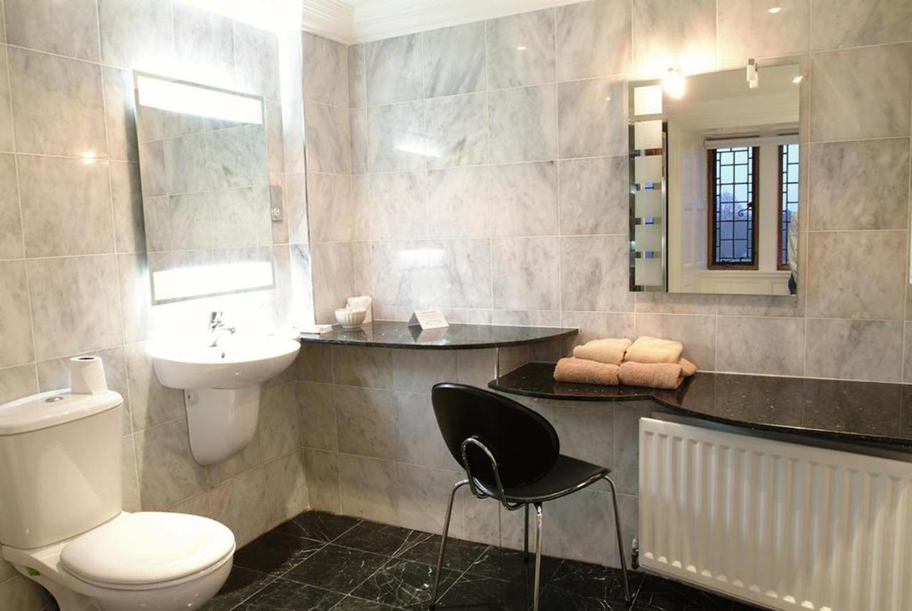 Dalston Hall 4*